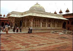 Tomb of Islamic saint Salim Chisti.