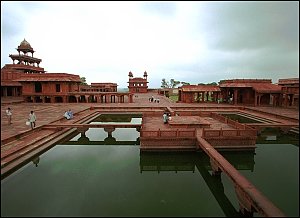 View from Akbar's sleeping quarters.  Panch Mahal on the left, Diwan-i-Klas in the center and  sultana's palace on the right.